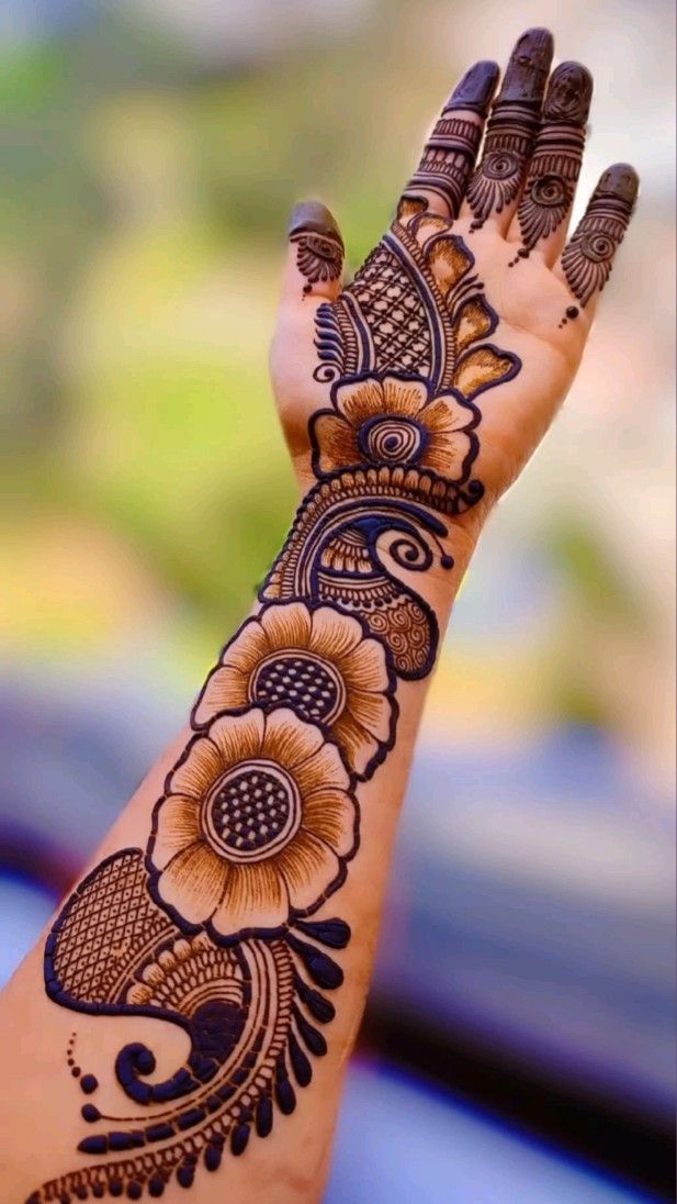 Bold Floral Arabic Mehndi